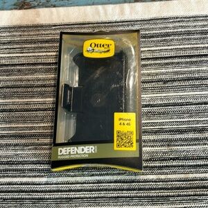 OtterBox Defender Series Belt Clip/Holster iPhone 4 & 4S